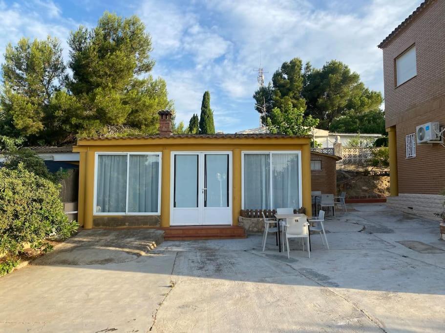 Encantador Y Acogedor Alojamiento Con Piscina Монсерат Екстериор снимка
