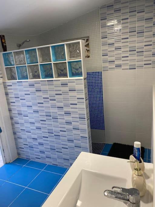 Encantador Y Acogedor Alojamiento Con Piscina Монсерат Екстериор снимка