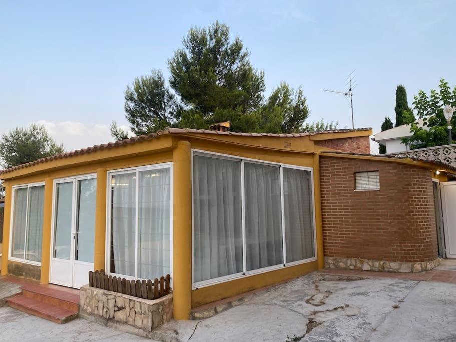 Encantador Y Acogedor Alojamiento Con Piscina Монсерат Екстериор снимка