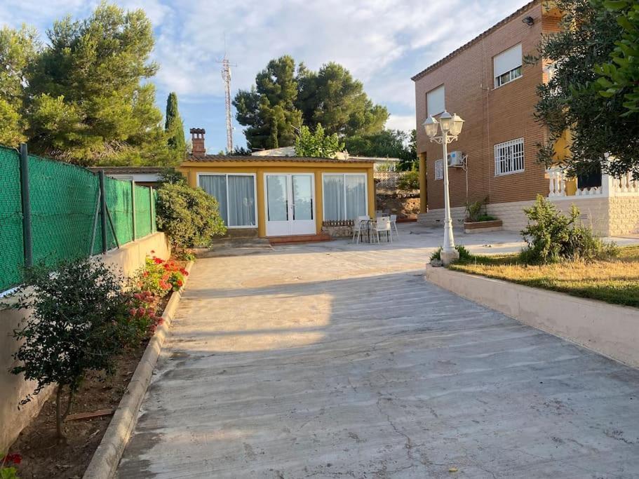 Encantador Y Acogedor Alojamiento Con Piscina Монсерат Екстериор снимка